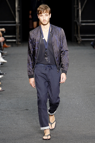 Louis Vuitton / - 2010